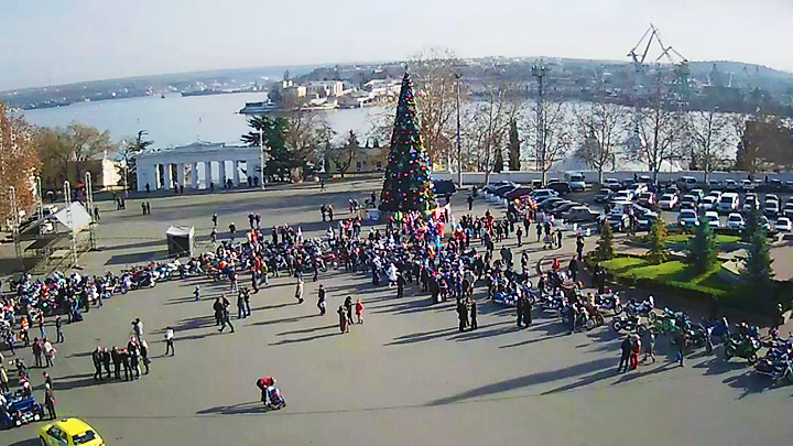 Онлайн веб-камера на площади Нахимова (Севастополь, Россия)